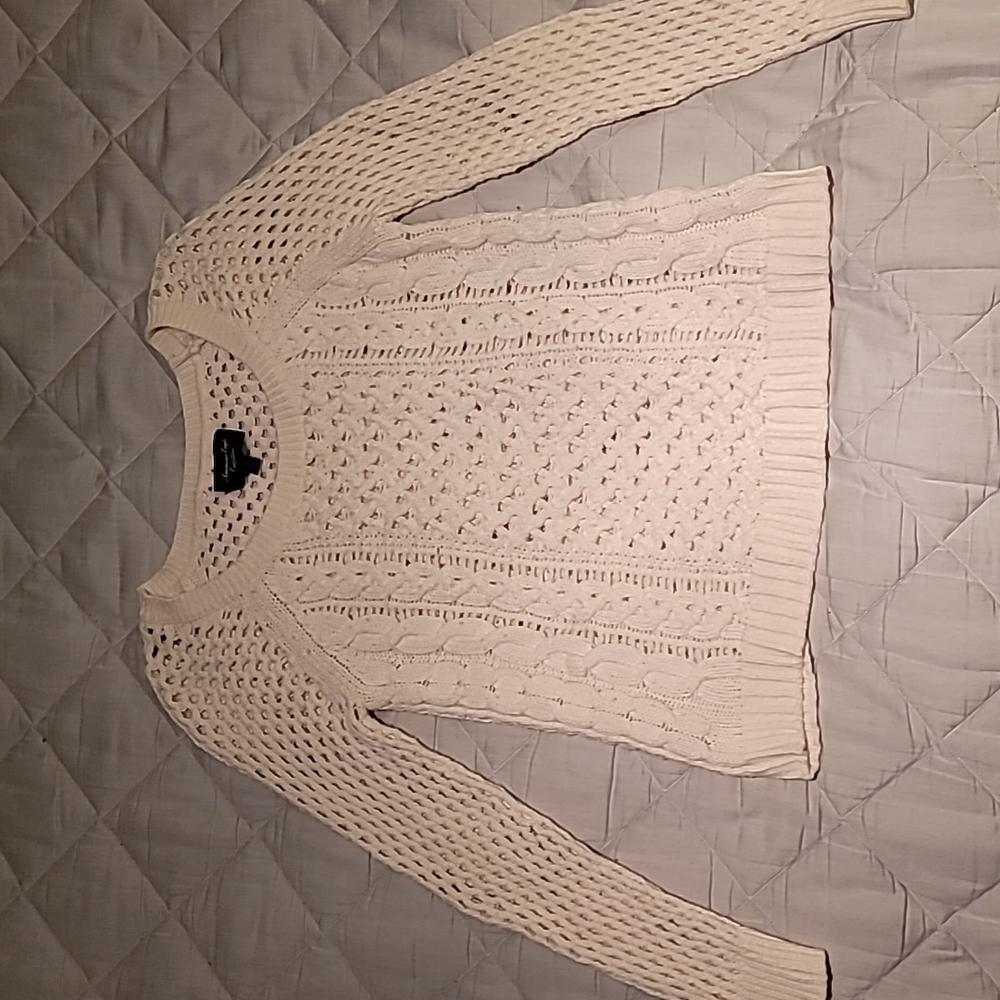 American Eagle Outfitters Cream Sweater Med